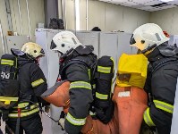 Учебный "пожар" на сцене Дома культуры в Тымовском районе "потушили" огнеборцы, Фото: 4