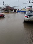 "Озеро" у подъезда на Набережной: у дома в Стародубском разлилась огромная лужа, Фото: 2
