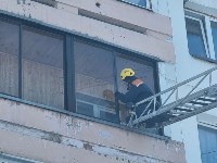 Спасатели помогли 92-летней женщине, упавшей в своей квартире в Южно-Сахалинске, Фото: 8