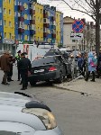 Седан снёс дорожное ограждение в результате ДТП в Южно-Сахалинске, Фото: 2