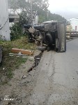 Два человека серьезно пострадали при столкновении грузовиков в Холмске, Фото: 2