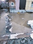 "Вода сплошным потоком идёт": южносахалинец второй день спасает свой дом от потопа, Фото: 7