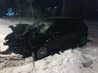 В ДТП в Южно-Сахалинске машину проткнуло железными прутьями, Фото: 2