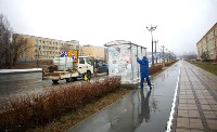 Остановочные павильоны отмывают после зимы в Южно-Сахалинске, Фото: 1