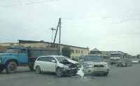 "Филдер" остался без капота в результате ДТП в Южно-Сахалинске, Фото: 1
