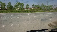 Самосвал раскидал камни по дороге на окраине Южно-Сахалинска , Фото: 1