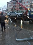 Легковушка врезалась в дорожное ограждение в Южно-Сахалинске, Фото: 3