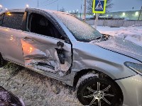 Очевидцев столкновения Toyota Corolla Axio и Honda Vezel ищут в Южно-Сахалинске, Фото: 1