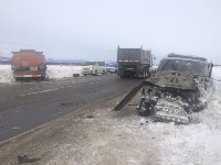 При столкновении бензовоза и внедорожника в Южно-Сахалинске пострадали два человека, Фото: 7