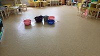 Некуда водить детей: крыша школы-детсада в Кировском протекла, Фото: 3