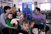 Хоккеисты «Сахалина» подарили подарки воспитанникам троицкого детского дома, Фото: 26