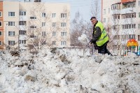 Управляющим компаниям Южно-Сахалинска дали неделю на ворошение снега у домов, Фото: 2