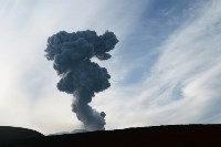 Вулкан на Парамушире выбросил столб пепла высотой 4 километра, Фото: 7