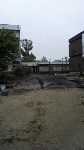 Строители торгового центра превратили двор в Южно-Сахалинске в склад для мусора, Фото: 2