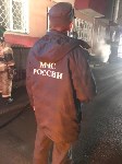 Ночью пожарные тушили подвал многоэтажки в Южно-Сахалинске , Фото: 18