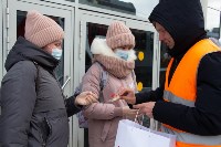 На вокзале Южно-Сахалинска пассажирам желали любви и встречали с печеньем-валентинками, Фото: 7