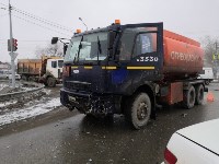 Седан и бензовоз столкнулись в Южно-Сахалинске, Фото: 2