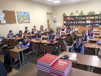 Сахалинских третьеклашек научили сеять семена лиственницы прямо в школе, Фото: 3