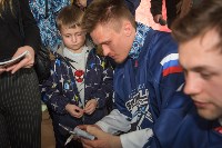 За автографами к хоккеистам «Сахалина» выстроилась очередь в 150 человек, Фото: 10