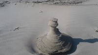 Загадочные песчаные сталагмиты выросли в заливе Мордвинова, Фото: 2