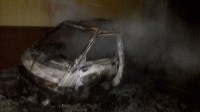 Микроавтобус дотла сгорел в Холмске, Фото: 1