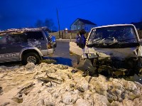 Микроавтобус и внедорожник лоб в лоб столкнулись в Южно-Сахалинске, Фото: 3