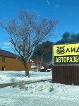 Пожар в Большой Елани тушат в Южно-Сахалинске, Фото: 5