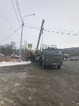 Металлоконструкции вылетели из КамАЗа на перекрестке в Южно-Сахалинске, Фото: 2