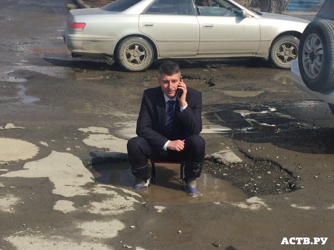 Водитель сел в лужу назло дорожным службам Южно-Сахалинска - Новости Южно  Сахалинска – Фотогалерея, фото 3 - ASTV.ru