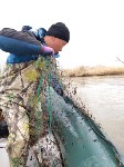 Рыбоохрана на Сахалине вытащила из водоёмов сети длиной более 1 км, набитые корюшкой, Фото: 7