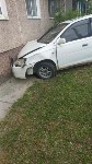 Автоледи на иномарке врезалась в стену жилого дома в Южно-Сахалинске, Фото: 2