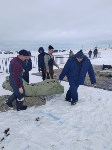 Пожарные на "Сахалинском льду" работали в качестве такси, Фото: 1
