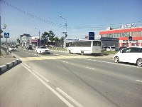Грузовик врезался в пассажирский автобус столкнулись в Южно-Сахалинске, Фото: 5