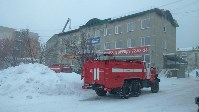 Все пожарные части города тушат офисное здание в Южно-Сахалинске, Фото: 3