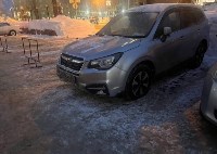 Неизвестные пробили колёса автомобилей на парковке в Южно-Сахалинске, Фото: 1