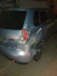 Водитель Mazda Verisa врезался в три припаркованные машины и скрылся с места ДТП в Южно-Сахалинске, Фото: 3