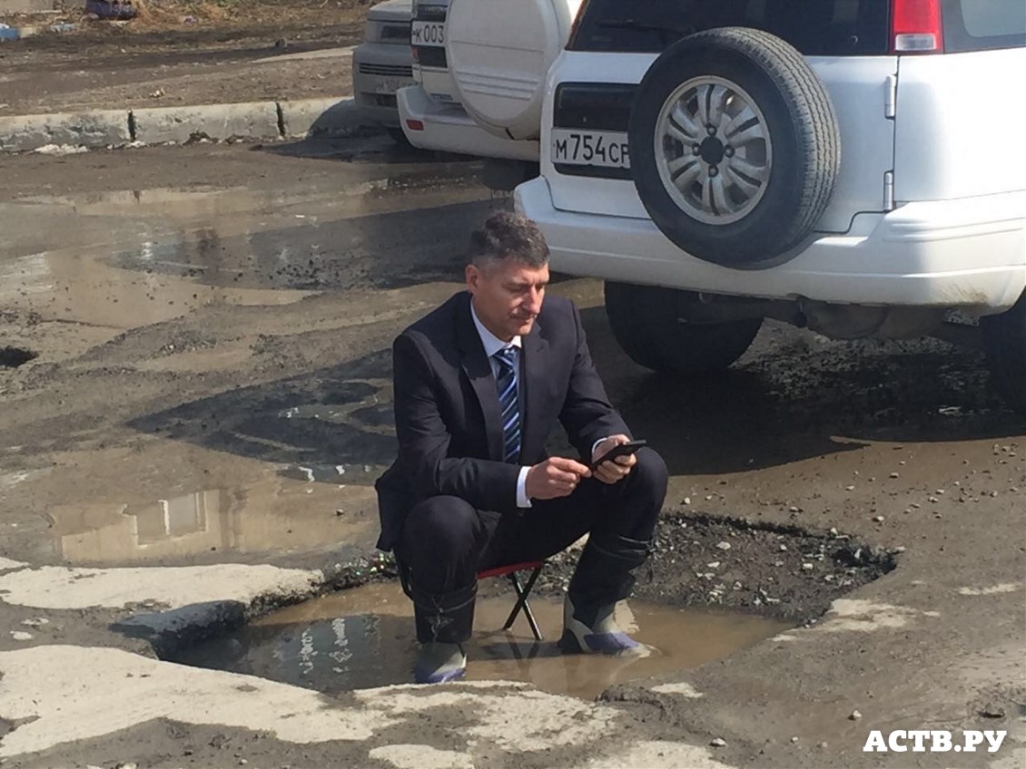 Водитель сел в лужу назло дорожным службам Южно-Сахалинска - Новости Южно  Сахалинска – Фотогалерея, фото 4 - ASTV.ru