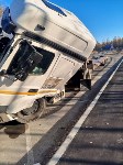Большегруз разворотило в результате ДТП в Тымовском районе, Фото: 3