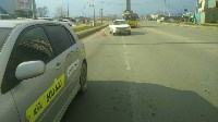 Маршрутный автобус и автомобиль такси столкнулись в Южно-Сахалинске, Фото: 3