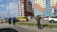 Маршрутный автобус и автомобиль такси столкнулись в Южно-Сахалинске, Фото: 5