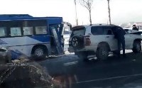 Toyota Land Cruiser и маршрутный автобус столкнулись в Южно-Сахалинске, Фото: 3
