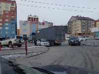 Контейнеровоз, легковушка и небольшой грузовик столкнулись в Южно-Сахалинске, Фото: 6