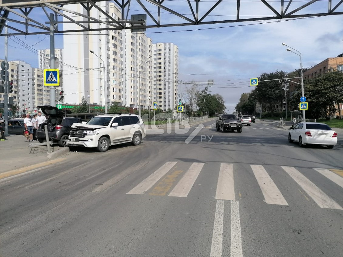 В ДТП на перекрёстке Мира-Крайней в Южно-Сахалинске пострадал человек -  Новости Сахалинской области. Происшествия – Фотогалерея, фото 2 - ASTV.ru