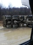 Из-за гололеда на севере Сахалина перевернулся грузовик, Фото: 3