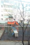 Пока в Поронайске ремонтируют дорогу, большегрузы сокращают путь по дворам, Фото: 2