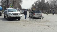 Mazda MPV и Toyota Harrier столкнулись на перекрестке в центре Южно-Сахалинска, Фото: 2