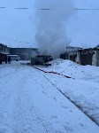 Появились фото с места пожара в кооперативном гараже на Сахалине, Фото: 1
