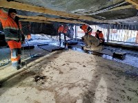 На строящемся путепроводе в Долинске укладывают асфальт, Фото: 3