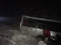 Несколько человек пострадали в вылетевшем в кювет автобусе на юге Сахалина, Фото: 1