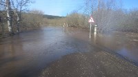 Разлившаяся река затопила дорогу в Поречье, Фото: 2